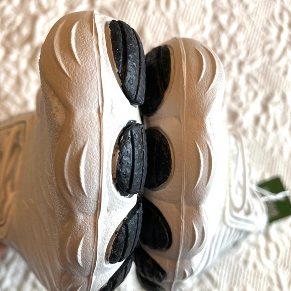 NWT Women’s HIKE Footwear - Picture 9 of 15